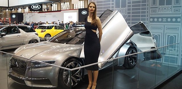 Hostessa na imprezie branżowej